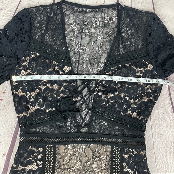 Express Black Floral Lace Nude Plunging Neckline Mini Dress  Size 6 - Picture 10 of 13